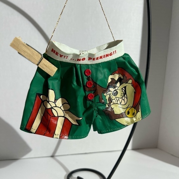 🎄Warner brothers NWT, VINTAGE Tasmanian devil boxer shorts Christmas ornament. - Picture 3 of 8